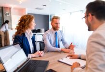 Когда и какую помощь оказывает кредитный брокер