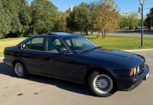 Владелица 33-летнего BMW в Дагестане, получив от «Ингосстраха» превышающую стоимость авто выплату, требует ремонта